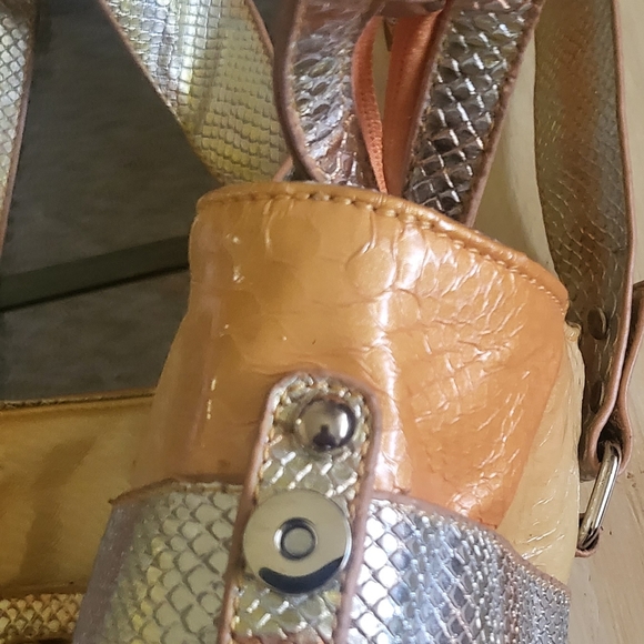 Handbag - Picture 6 of 7